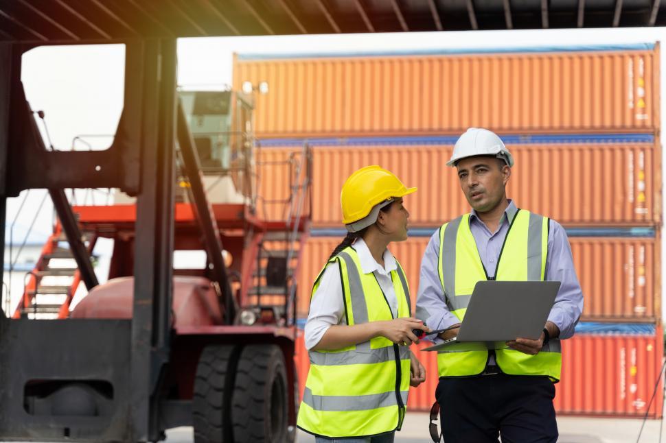 Free Image of Transportation workers 