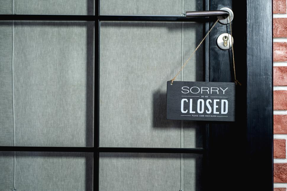 Free Image of Sorry we are closed sign. Business office or store shop is closed 