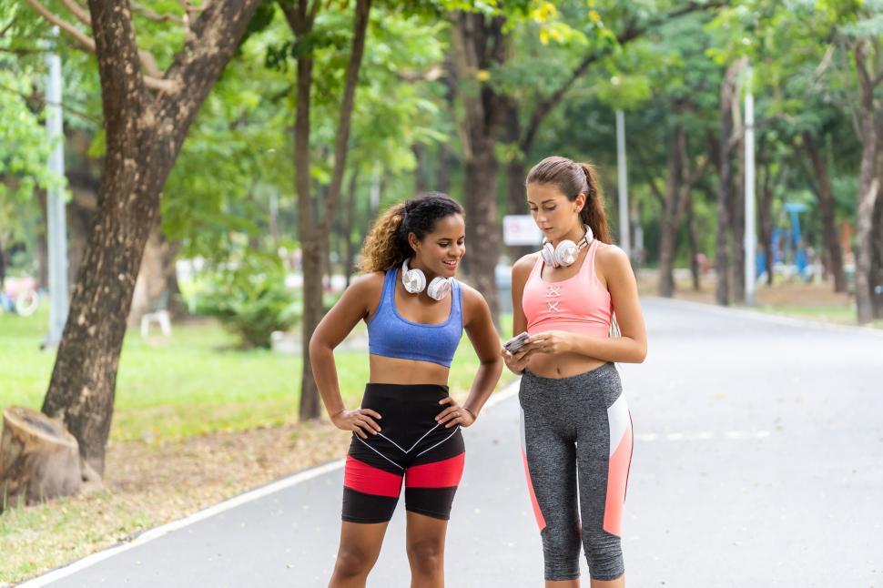 Free Image of Friends jogging together in park 