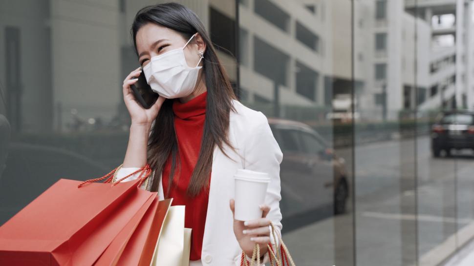 Free Image of Woman with shopping bags in the city 
