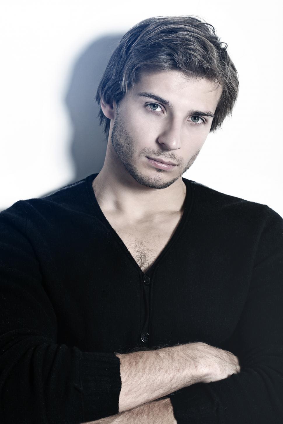 Free Image of Good looking guy with arms crossed 