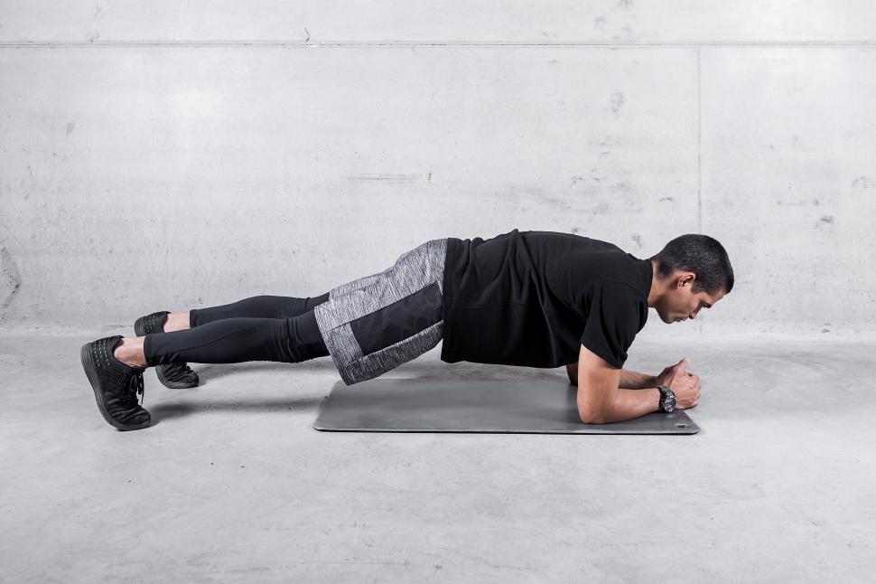 Free Image of Sportsman in plank posture training abdomen 