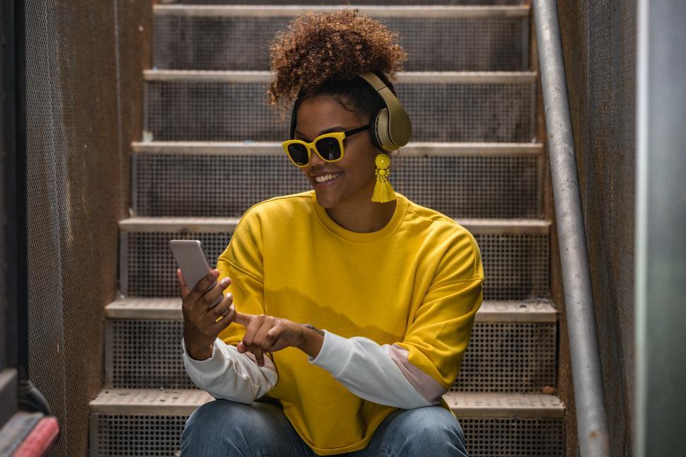 Free Image of Trendy black hipster woman using smartphone 