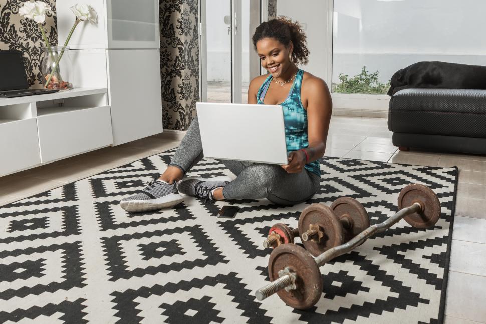 Free Image of Black sportswoman watching online tutorial before training 