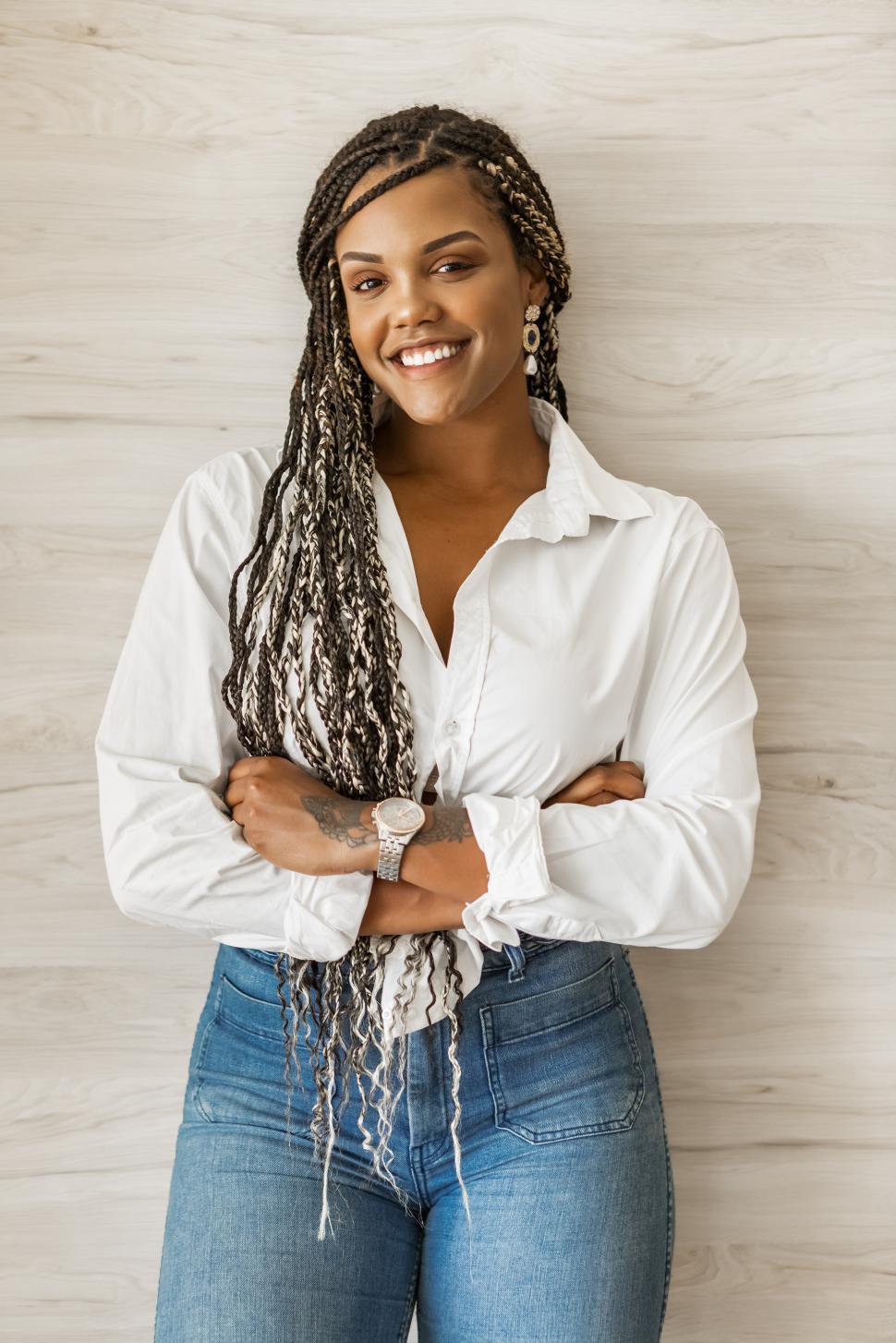 Free Image of Portrait of a cheerful adult woman standing with arms crossed 