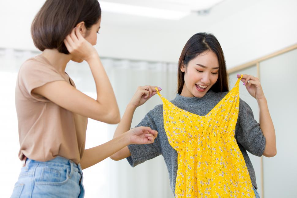 Free Image of Women are choosing clothes for traveling in the summer holidays. 