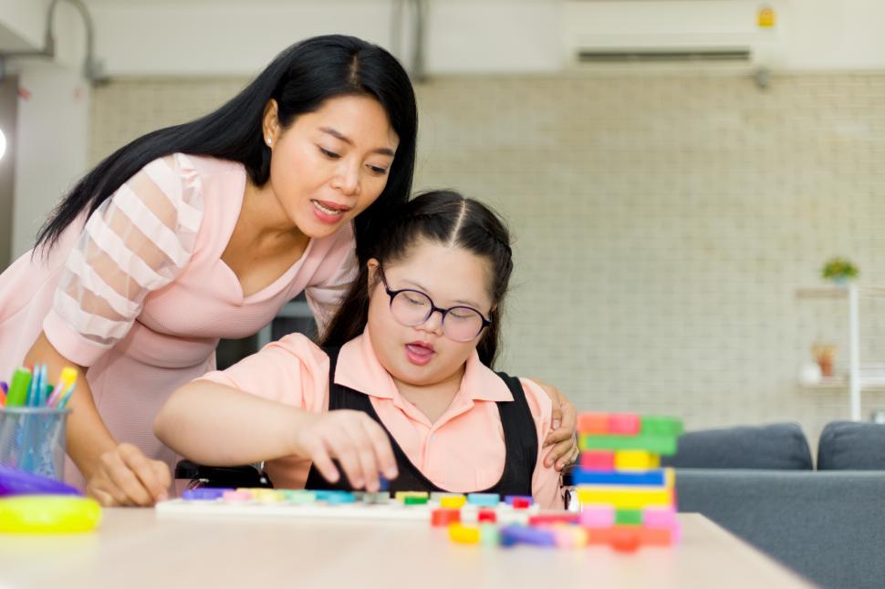 Free Image of Girl with learning challenges working at home 