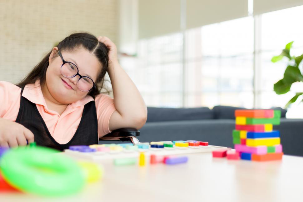 Free Image of Girl learning at home 