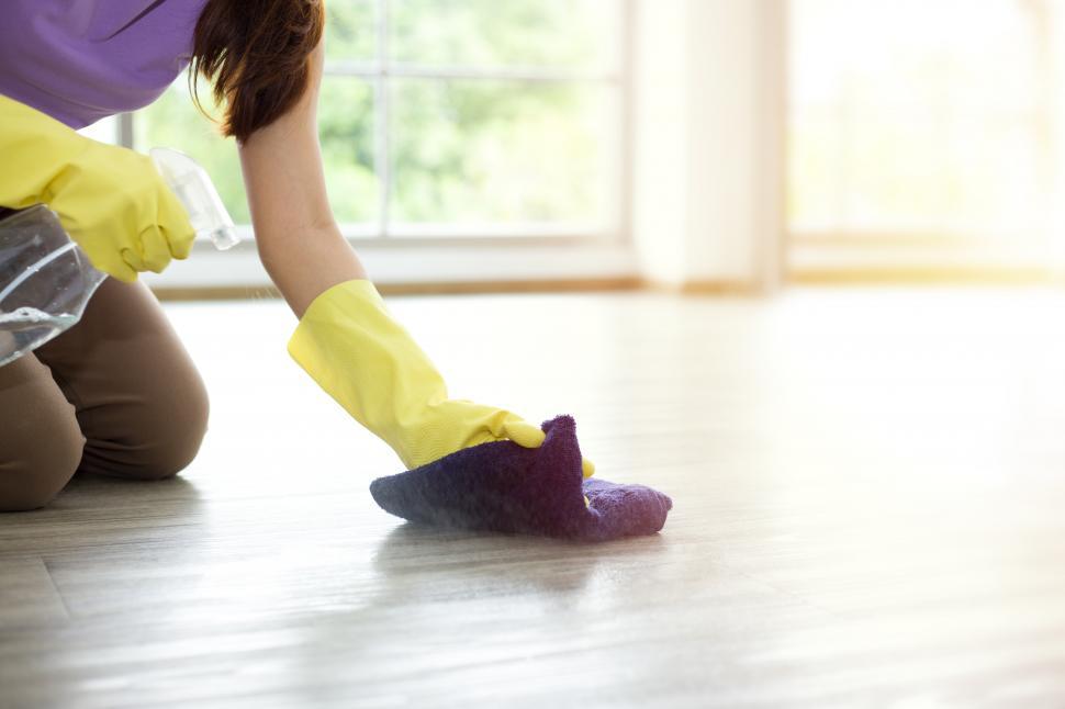 Free Image of Woman is cleaning and disinfecting the floor 