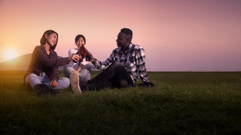 Free Image of A group of friends enjoye a sunset party with drinks 