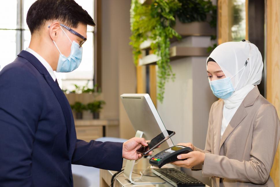 Free Image of Man making a touchless payment 