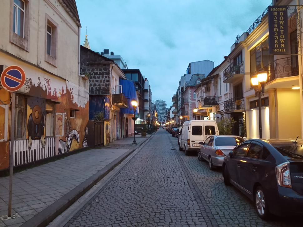 Free Image of A Drowsy Morning Street   