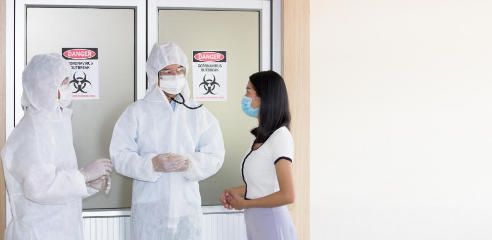Free Image of Medical workers in full PPE outside emergency room 
