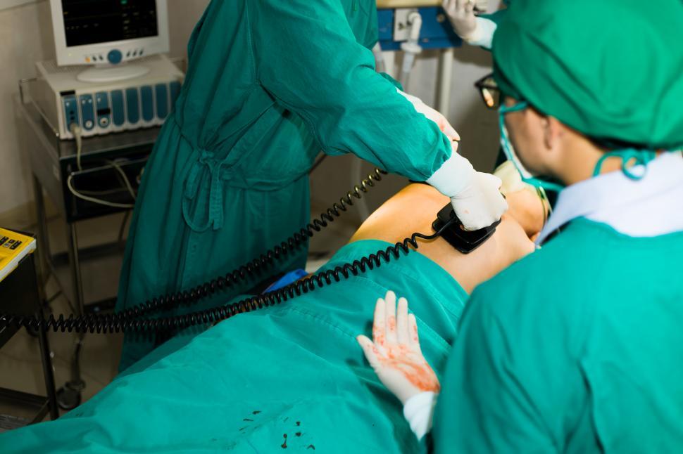 Free Image of Doctors rushing to rescue emergency patients. 