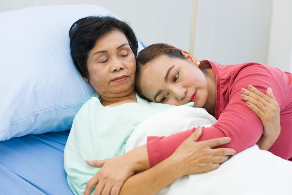 Free Image of Daughter came to visit the sick mother. 