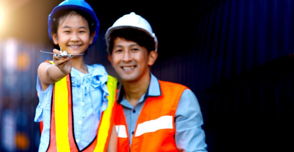 Free Image of Children have ambitions to be an engineer. 