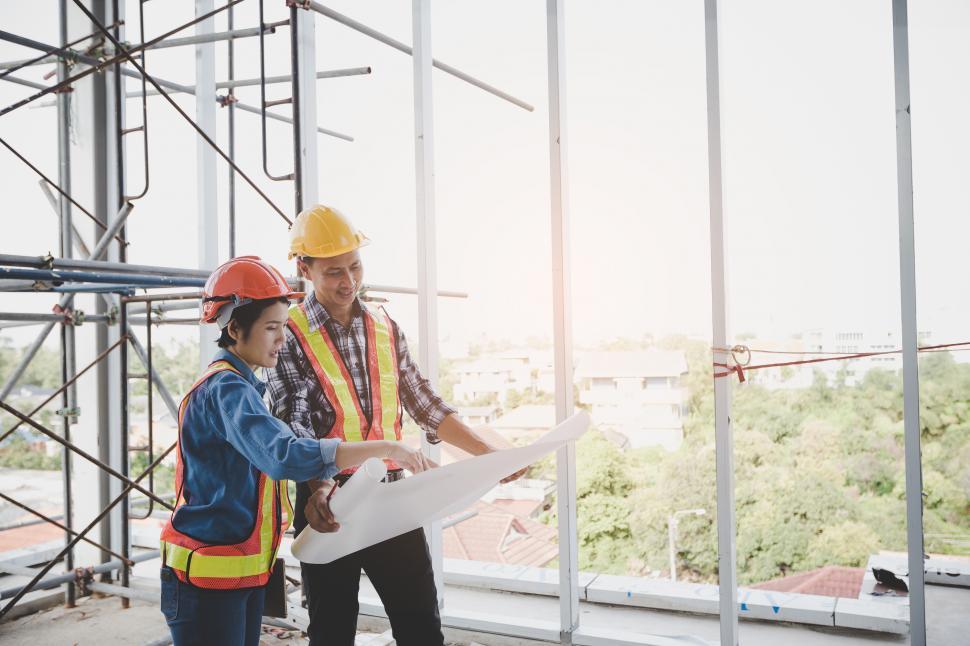 Free Image of Engineers are meeting and pointing to new construction sites 