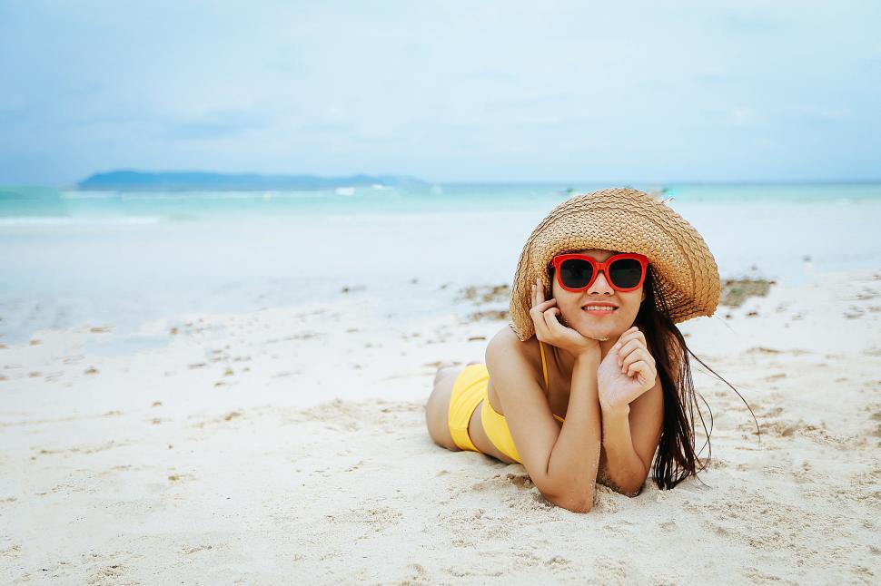 Free Image of Portrait of a beautiful girl in sunglasses and bikini on the beah 