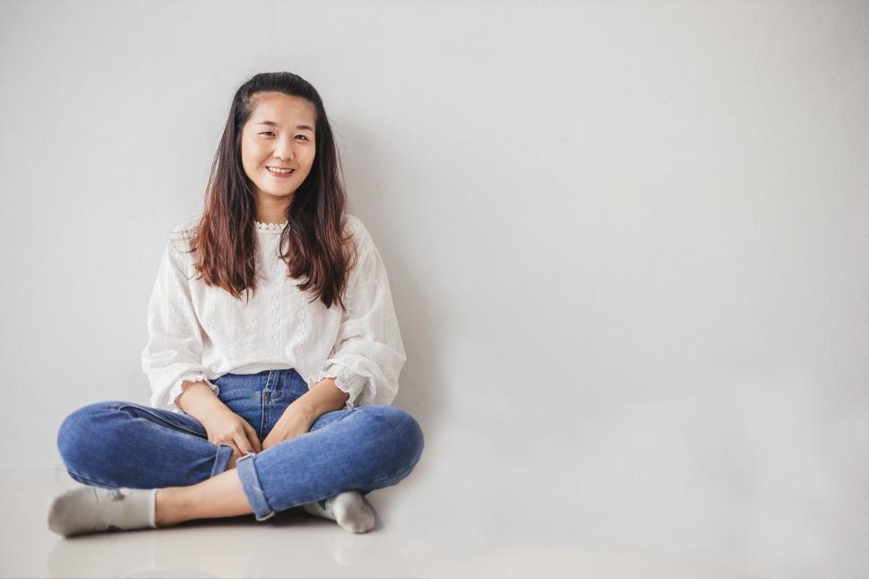 Free Image of Relaxed young women 