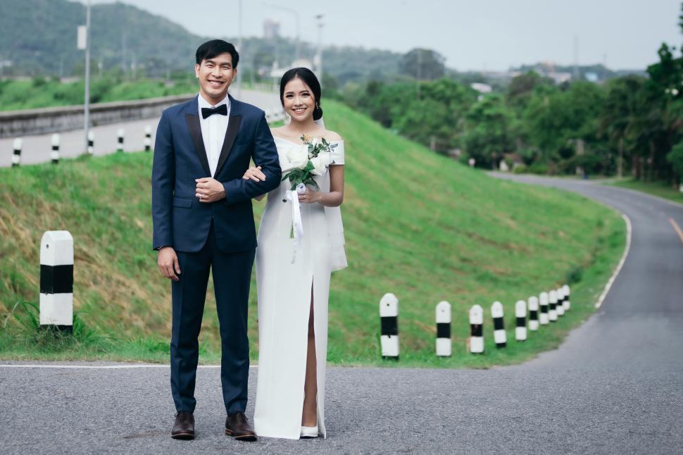 Free Image of Wedding Couple, Bride and groom hold hands and smile 