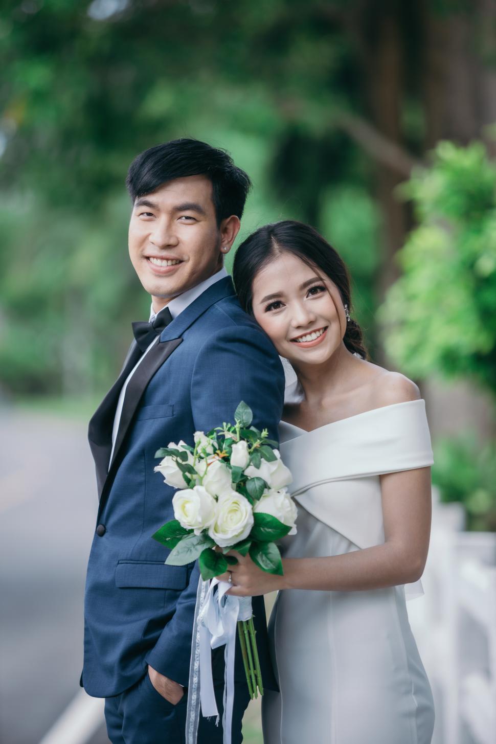 Free Image of Wedding photo outdoors 