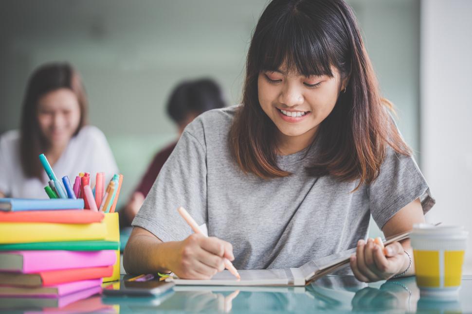 Free Image of Student studying 
