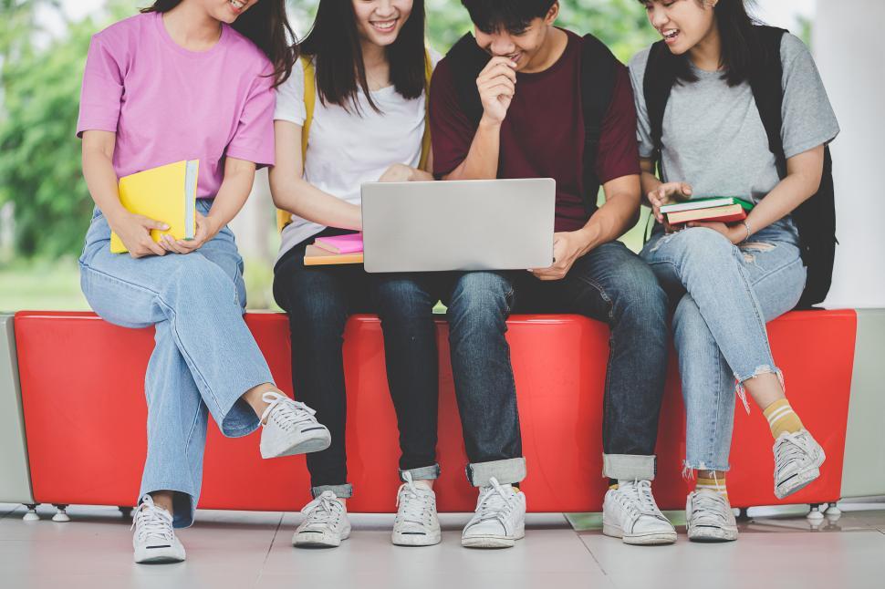 Free Image of Concept of students use of technology and social media 