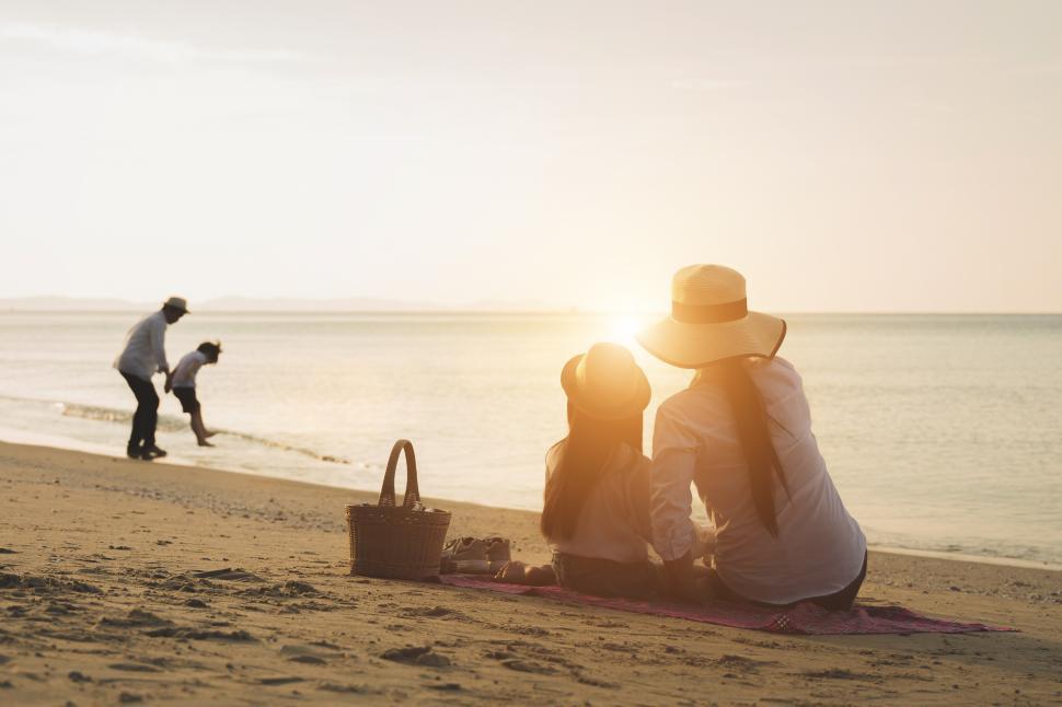 Free Image of Summer vacation with happy family 