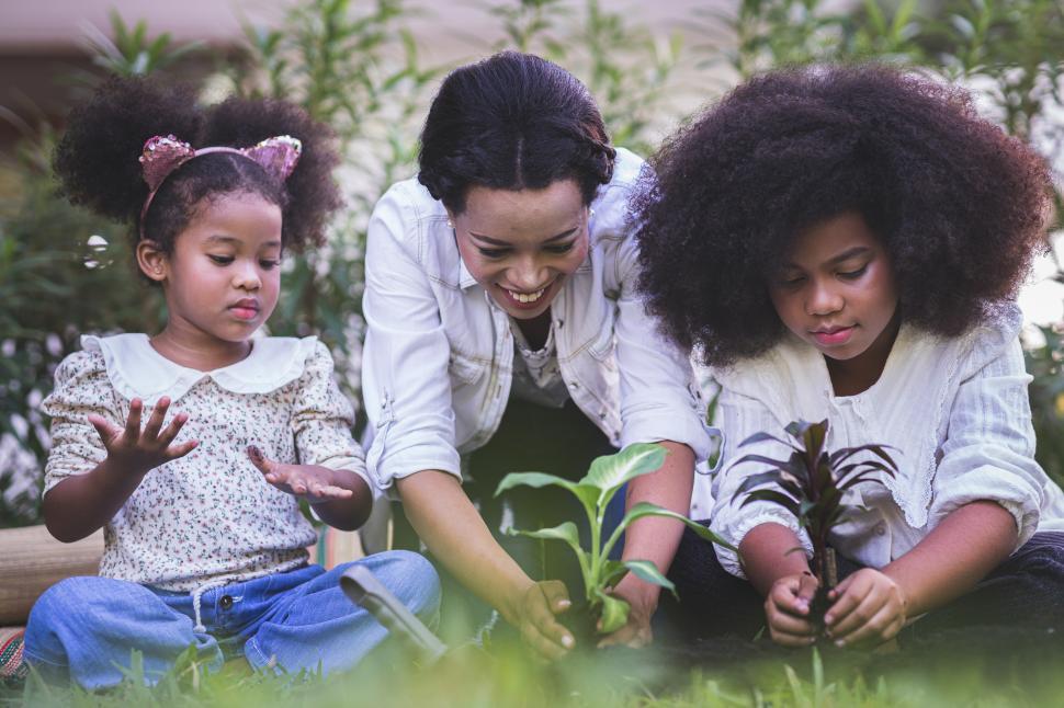 Free Image of Family planting garden together 