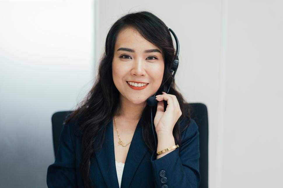 Free Image of Portrait of female telemarketer talking to customer at desk 
