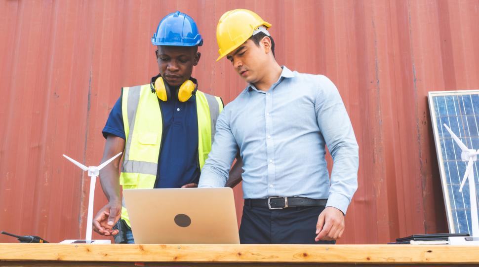 Free Image of Engineer and worker discussing renewable energy 