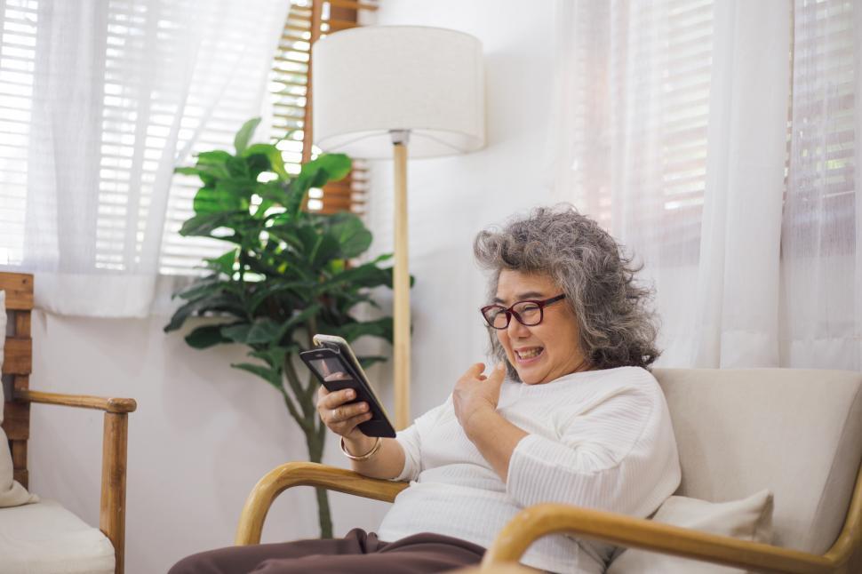Free Image of Senior woman playing on mobile phone 