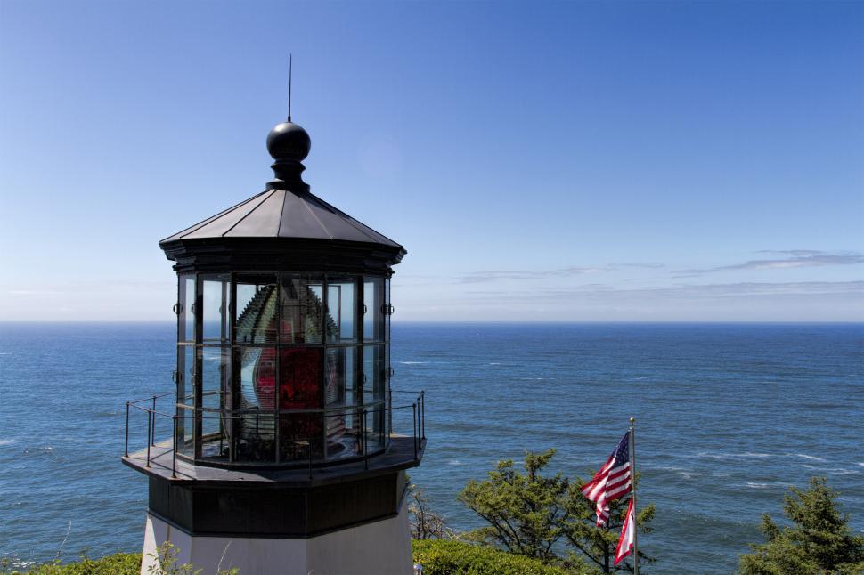 Free Image of Light tower 