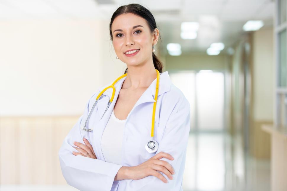 Free Image of Portrait of happy female doctor smiling in hospital 