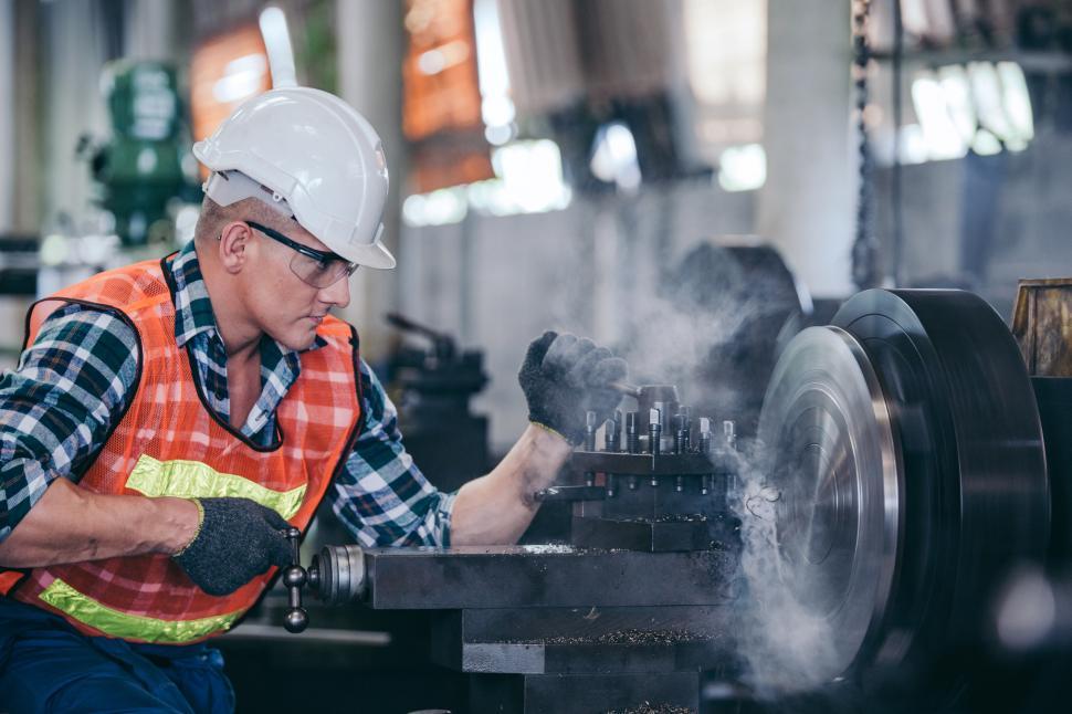 Free Image of Engineer metalworker working on lathe machine 