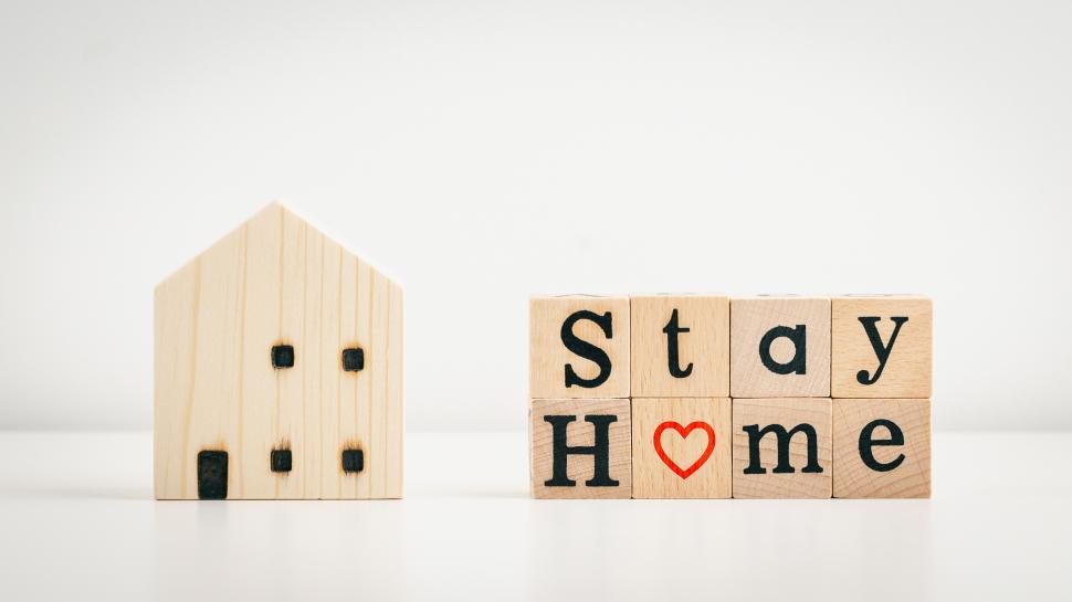 Free Image of Stay home message on wooden home model 