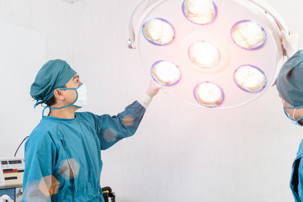Free Image of surgeon preparing surgical lamps in the operating room 