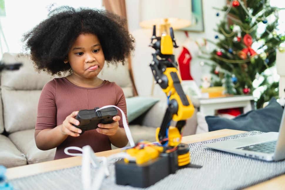 Free Image of Girl learning robotics 