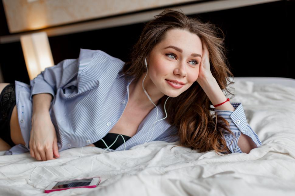 Free Image of Pretty woman enjoying cozy morning 
