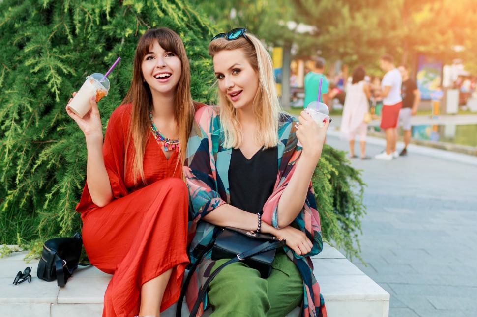 Free Image of Female friendship and communication concept. 