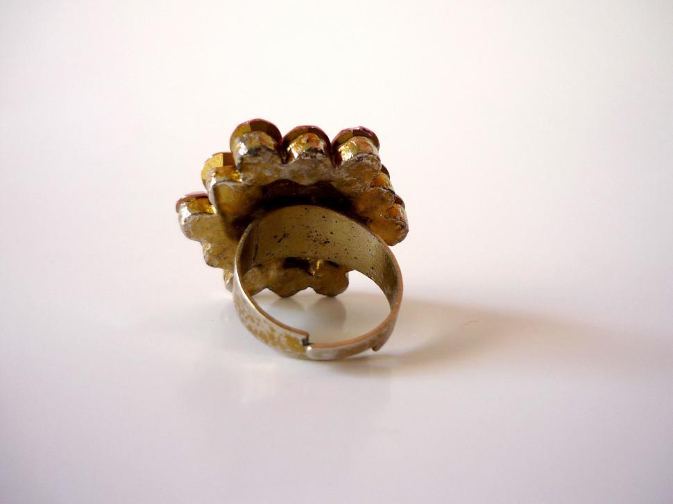 Free Image of Silver Ring Filled With Rocks 