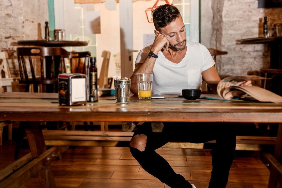 Free Image of young man in a pub 