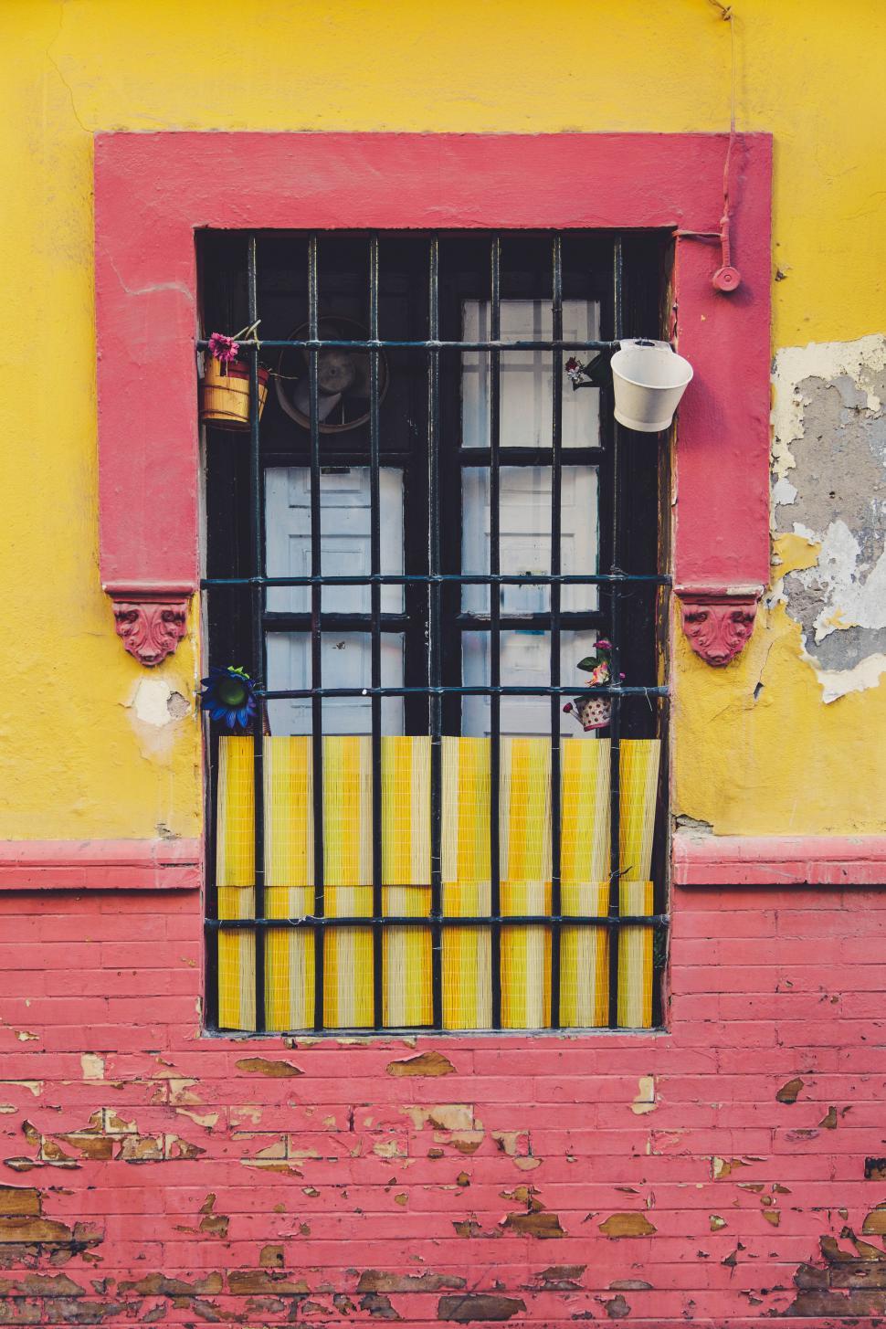 Free Image of mediterranean city narrow streets details 