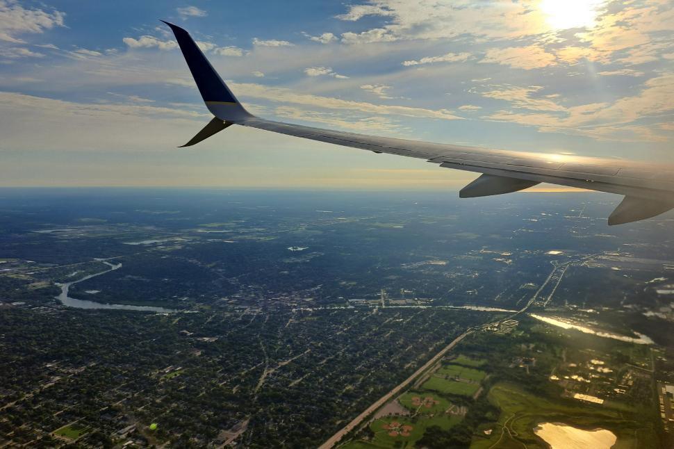 Free Image of Coming In For Landing 