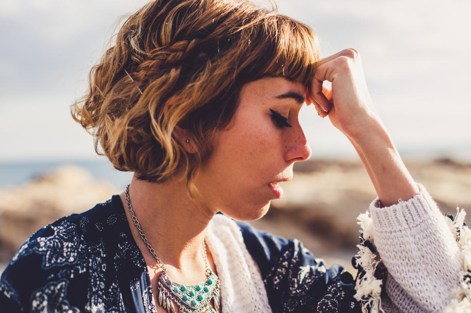 Free Image of an elegant hipster girl with a posing outdoors natural backgroun 