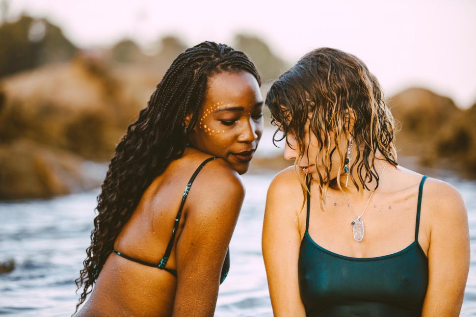 Free Image of Two girls in bathing suits 