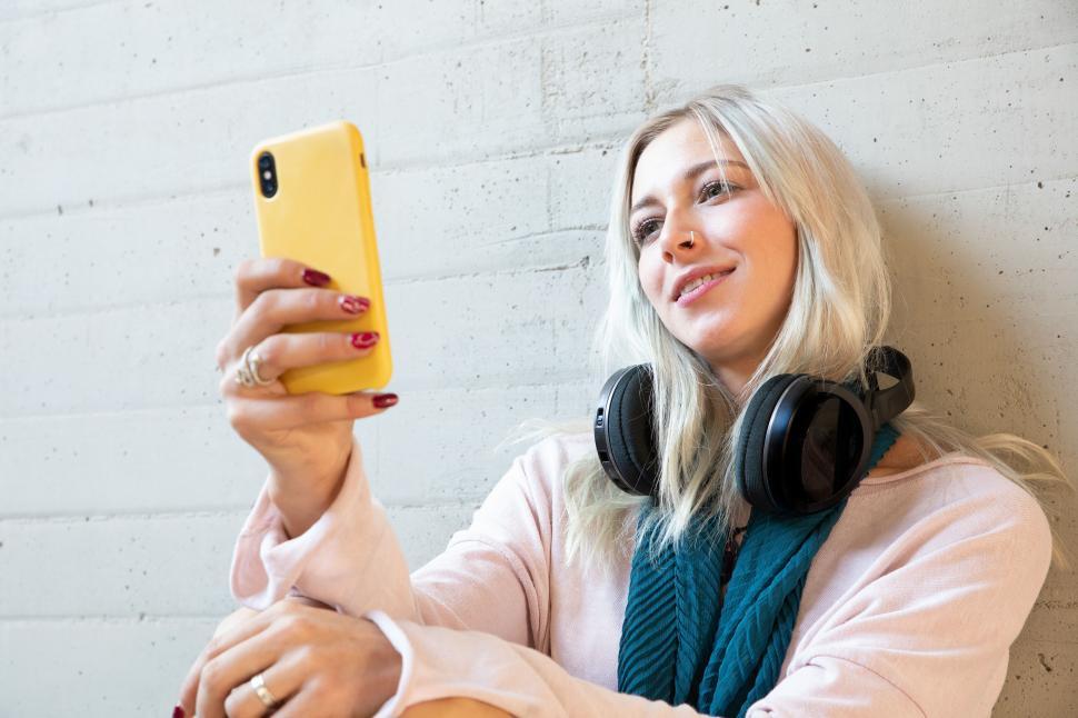 Free Image of young woman using a smartphone 