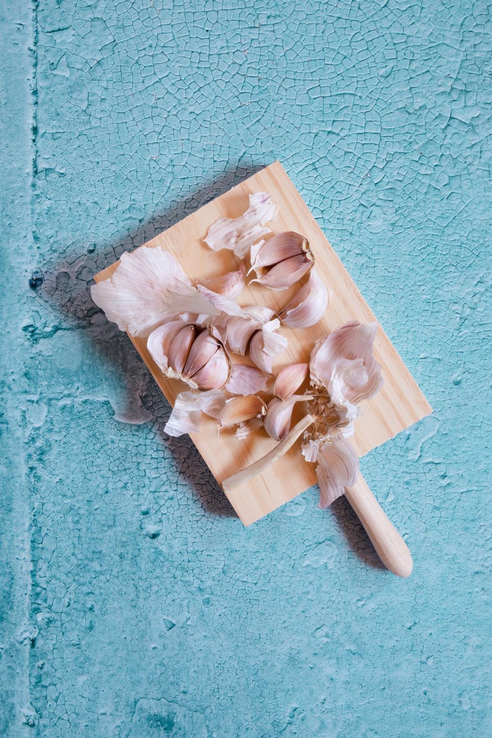 Free Image of garlic still life 