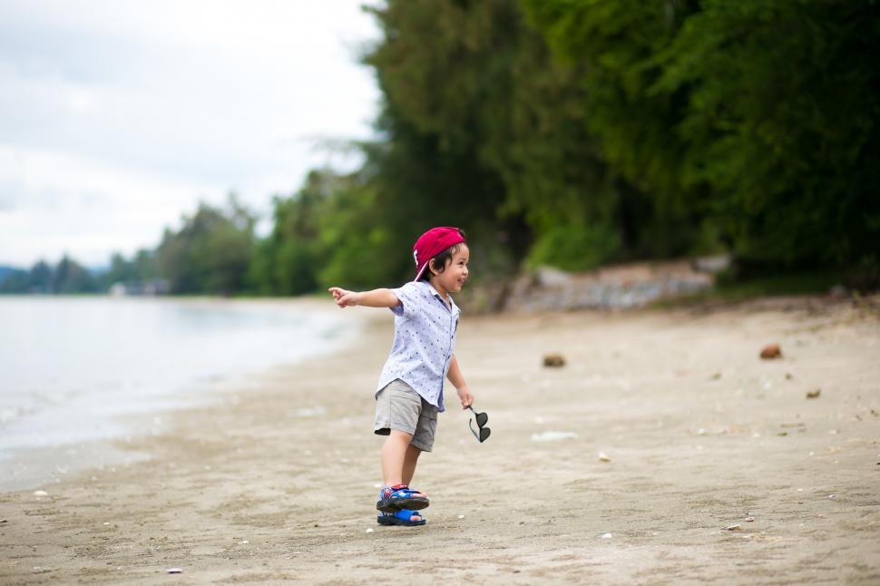 Free Image of Happy boy walking the tropical beach 