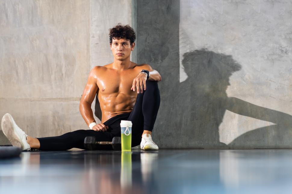 Free Image of Fit man taking a break after training at the gym 